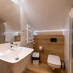 Patria Oda ve Kahvaltı 4*